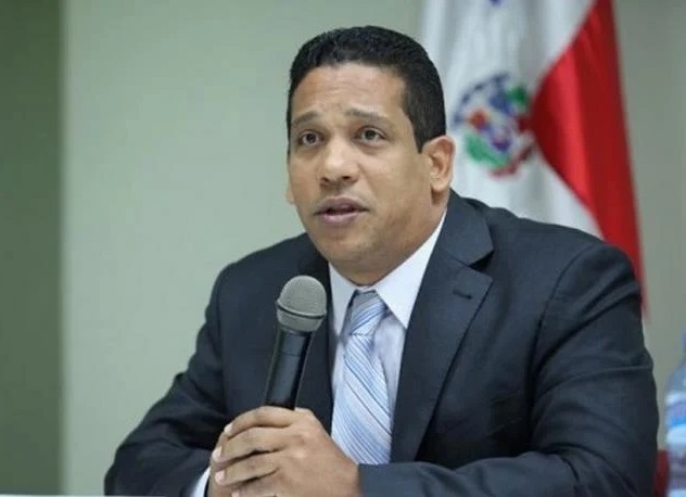 Senadores del  PLD piden interpelar a Carlos Pimentel por “irregularidades” en contratos de vacunas