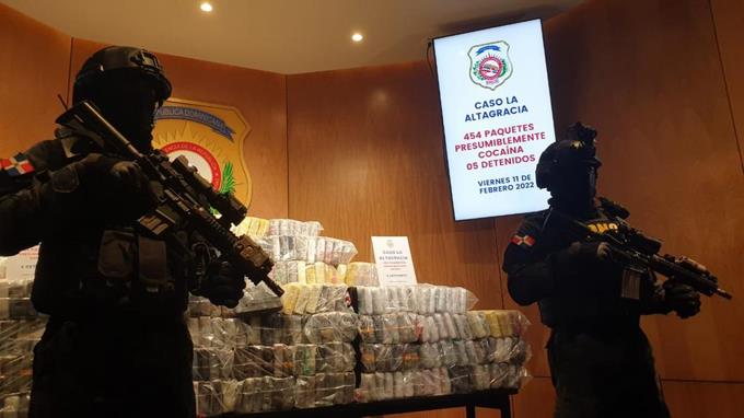 Ocupan 454 paquetes de cocaína en lancha que iba por costas de Bayahíbe
