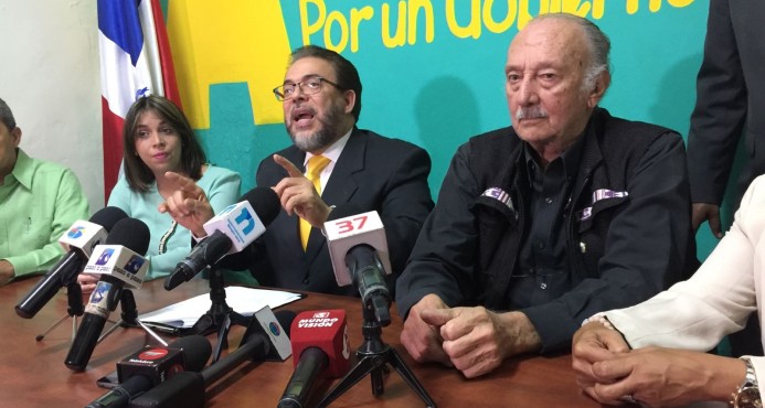 Fidelio Despradel y 135 dirigentes políticos renuncian de Alianza País