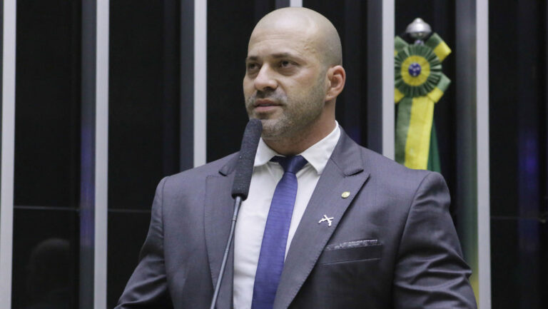 Un diputado aliado de Bolsonaro se «encierra» en el Congreso para huir de una orden de un juez de la Corte Suprema