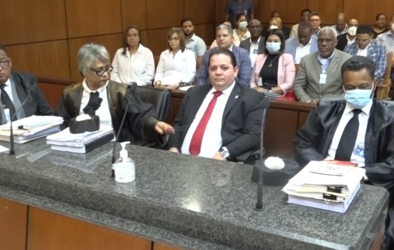 Envían a juicio de fondo a diputado de Santiago acusado de violación de propiedad