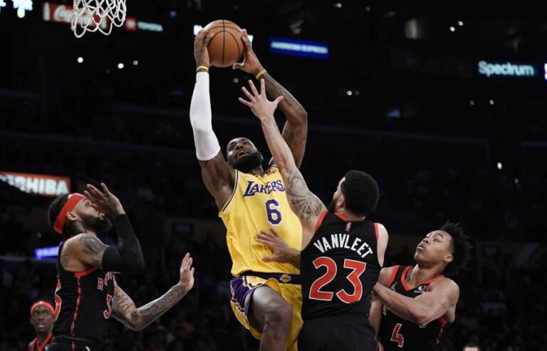 Barnes y los Raptors derrotan a los Lakers