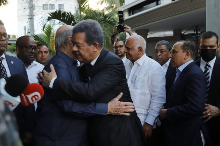 Leonel Fernández al visitar a Hipólito Mejía: «hemos venido a testimoniarle nuestro respeto y nuestras condolencias