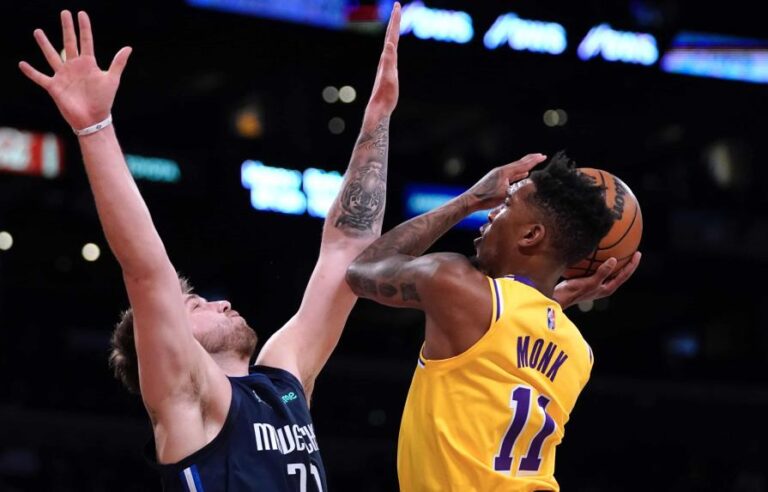 Mavericks remontan tras desperdiciar ventaja ante Lakers