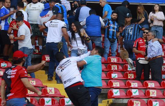Al menos 22 heridos en violentos enfrentamientos durante partido de fútbol en México