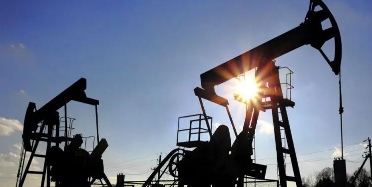 El petróleo de Texas abre con una bajada del 3,83 %, hasta 100,68 dólares