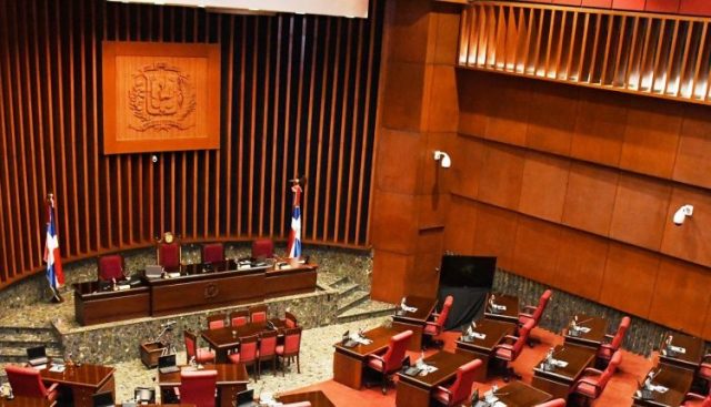 Senado suspende sesión de este miércoles por ausencia de legisladores del PRM