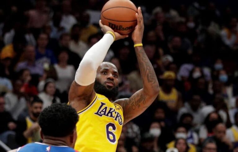 Los Lakers vencieron con contundencia a Utah y avanzaron en el In-Season Tournament