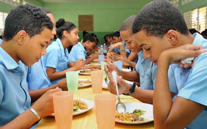 Suplidores piden suspendan las licitaciones del almuerzo escolar