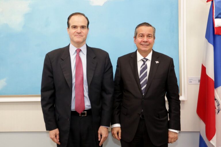 El Gobierno dominicano y el BID acuerdan trabajar juntos en el cierre técnico de vertedero de Duquesa