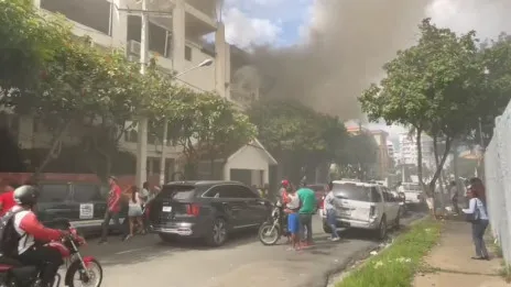 Se incendia edificio del Canal del Sol; hay varias heridos