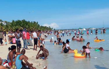 Comerciantes de Boca Chica esperan economía se dinamice por feriado Semana Santa