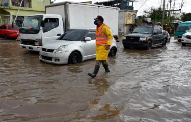 La ciudad de Santo Domingo amanece encapotada y con mucha agua
