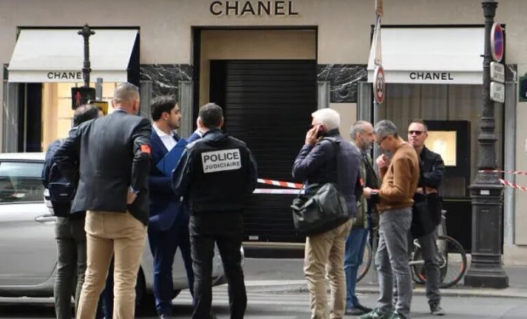 Roban millones de euros a mano armada en una tienda de Chanel