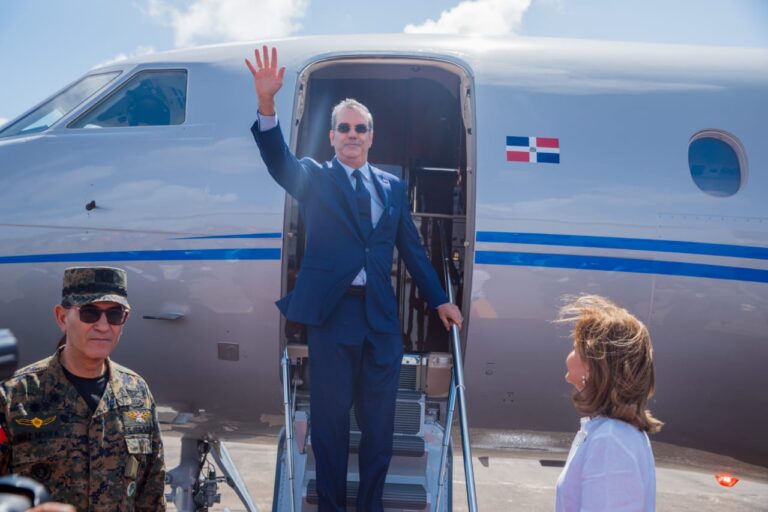 Presidente Abinader salió hacia Costa Rica para participar en toma de posesión