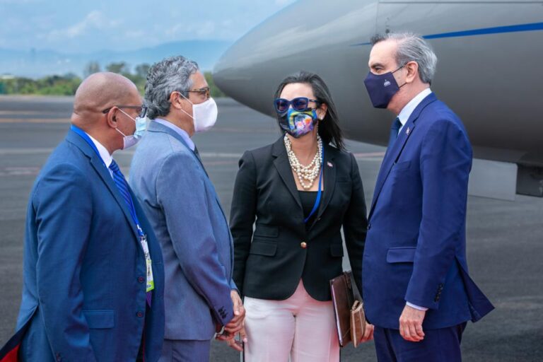Presidente Abinader llega a Costa Rica; de inmediato realiza actividades agendadas