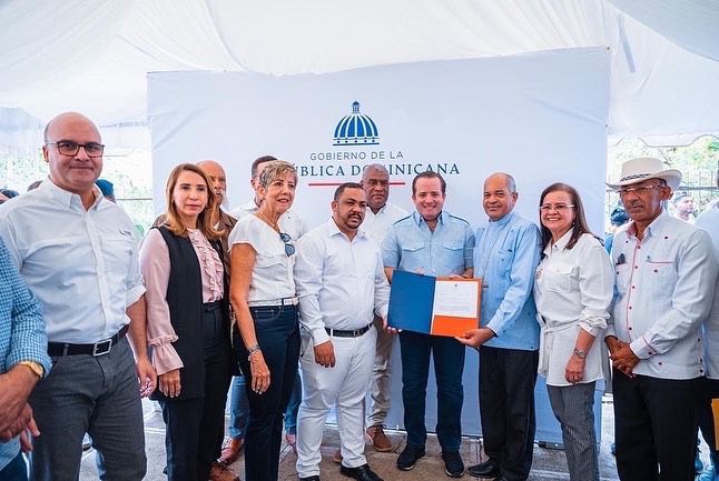 Gobierno entrega aportes por 20 millones para construcción de Parroquias en Villa Isabela y La Cabía