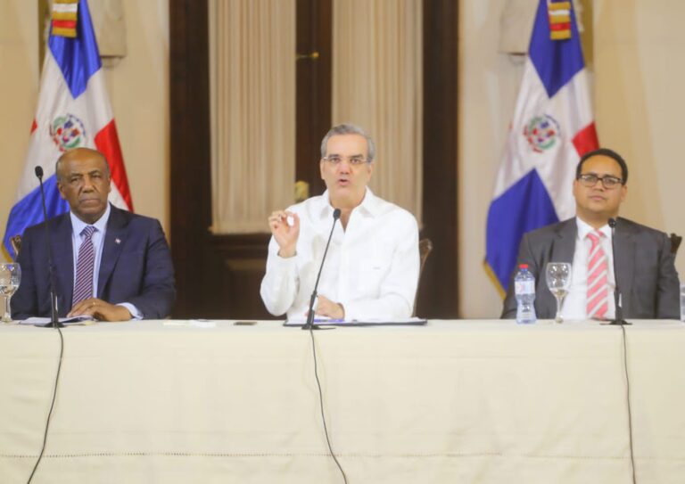 Presidente Abinader anuncia la contratación de 800 MW en Manzanillo, la mayor cantidad de la historia dominicana