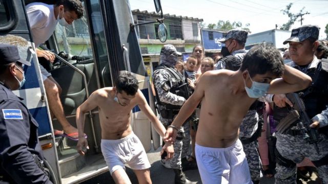 Decena de muertos entre detenidos en El Salvador durante  estado excepción