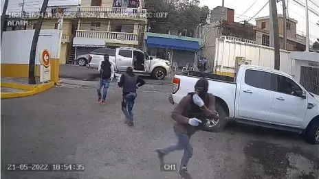 Hombres armados asaltan estación de gas en Los Mameyes