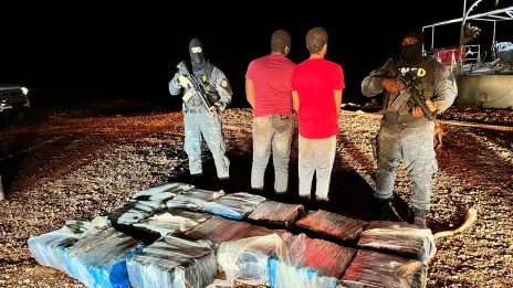 Arrestan dos dominicanos con 430 paquetes de cocaína próximo a Isla Beata