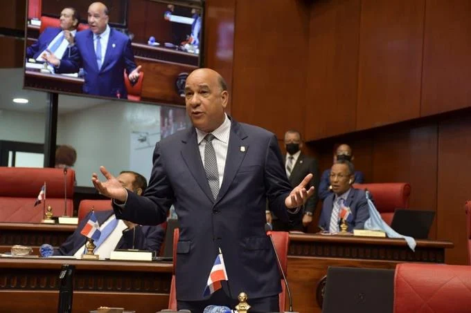 Bauta denuncia «procedimientos turbios» durante sesiones del Senado