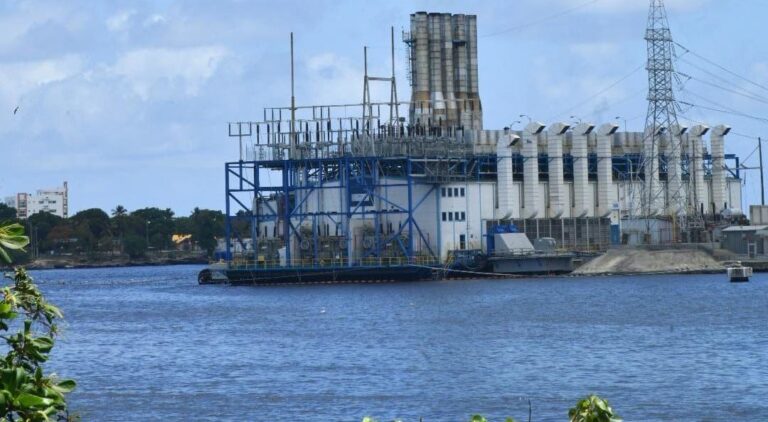 Abogados piden concluyan pesquisa sobre barcazas Seaboard en Río Ozama