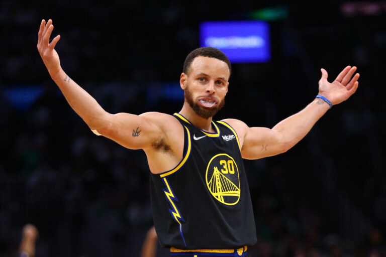 Curry toma el Garden y da vida a las Finales de la NBA