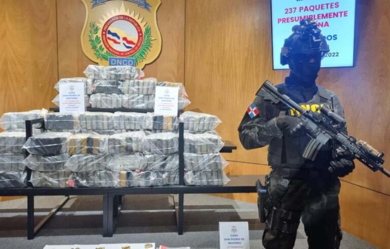 Apresan a dos presuntos militares narcos con 237 paquetes de cocaína en San Pedro de Macorís