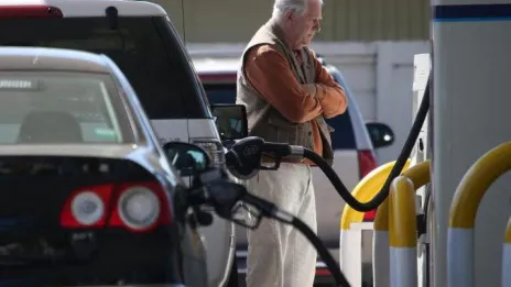 Precio de la gasolina en Estados Unidos alcanzó los 5 dólares por galón