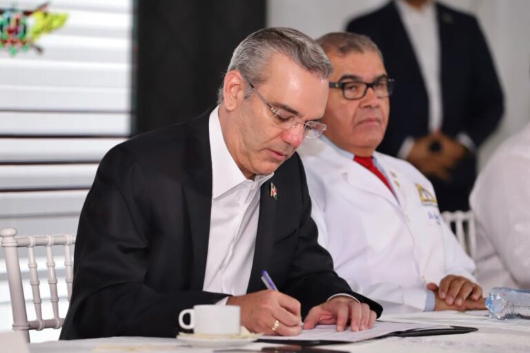 Presidente Abinader proclama su gobierno trabaja para dar salud a todos los dominicanos en cada rincón del país