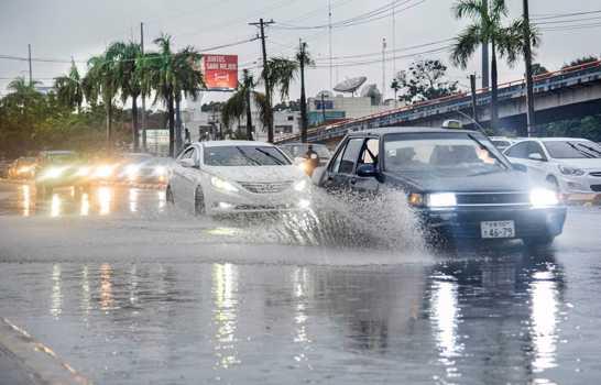 COE reporta daños menores por las lluvias en San Cristóbal, La Vega y Santo Domingo