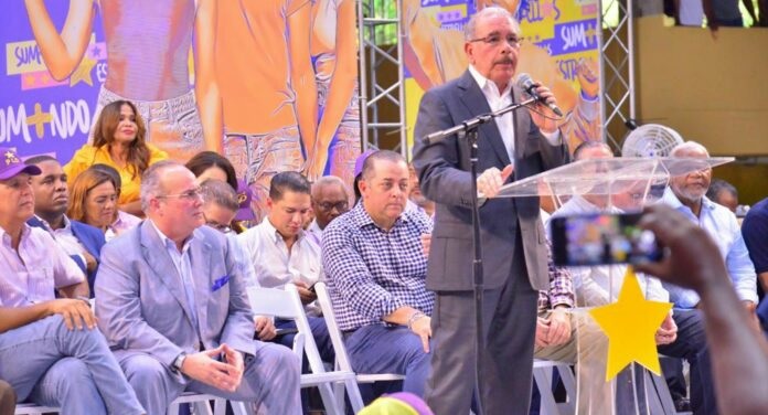 Danilo Medina denuncia Gobierno ha llevado familias dominicanas a la desesperación