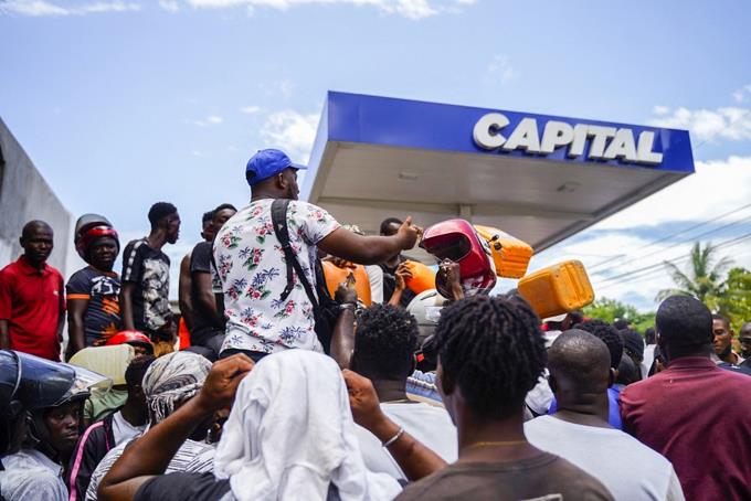 Propietarios de estaciones de combustibles en Haití vaticinan agravamiento de la escasez
