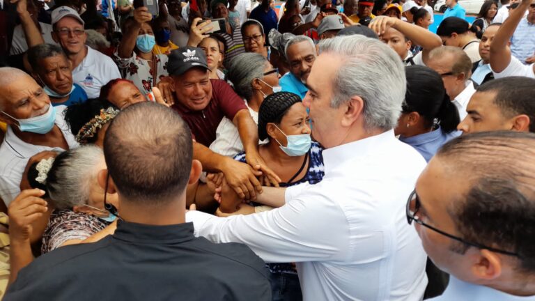 Presidente Abinader visita Gran Feria «Inespre Más Cerca de Ti» en Santo Domingo Este