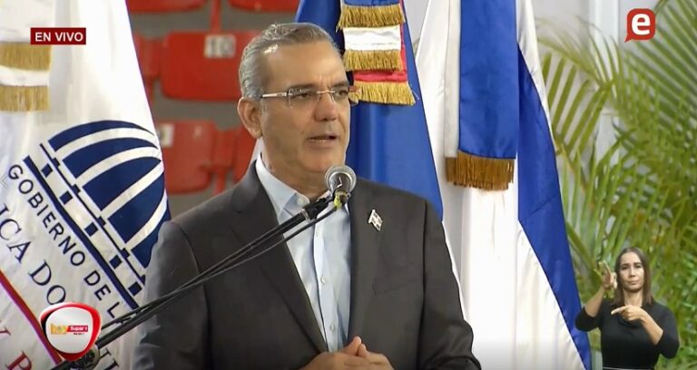 Presidente Luis Abinader anuncia capacitación temporal para 35 mil miembros de la Policía Nacional