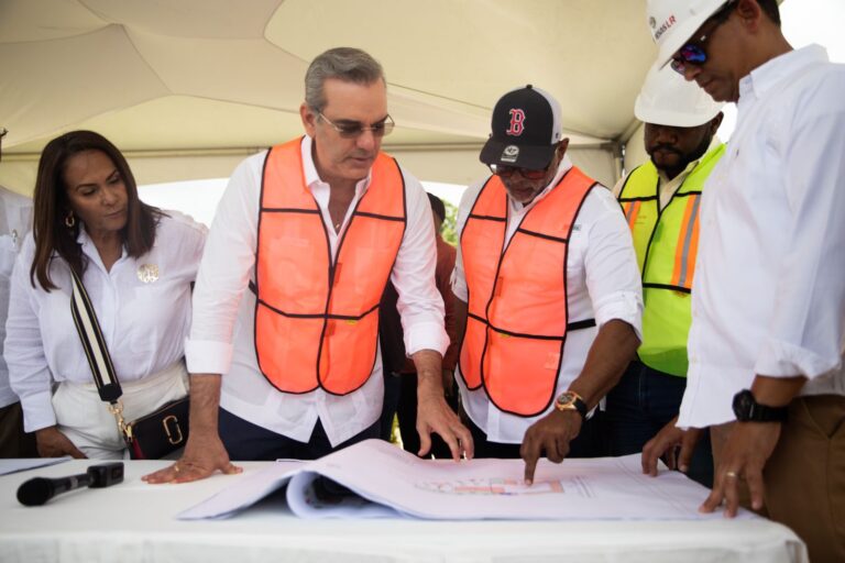 Presidente Abinader deja iniciados trabajos construcción proyecto habitacional en SFM por 325 millones