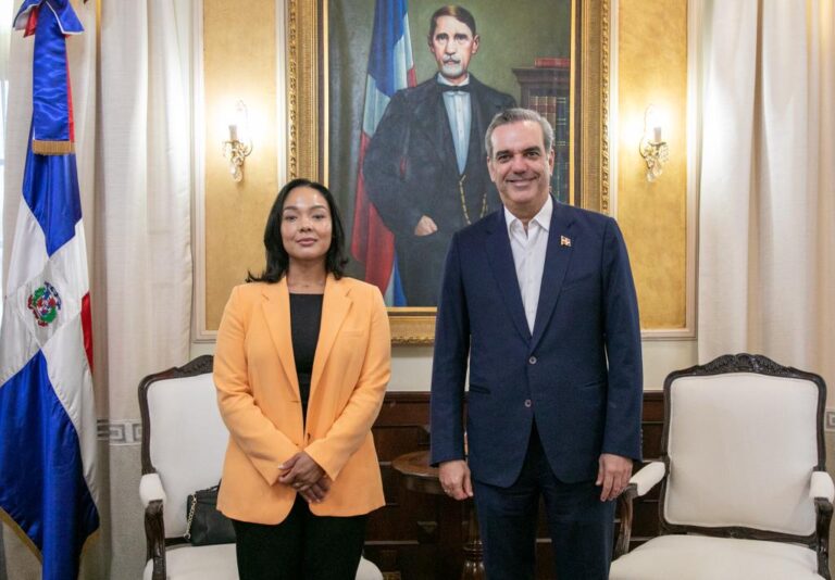 Presidente Abinader recibie Laura Jiménez, Asesora Senior en el Departamento de Estado para el hemisferio occidental