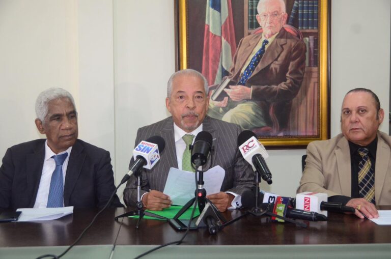 En el gobierno del PRM «los hospitales públicos se han convertido en un gran desastre» afirma secretario de Salud de la FP