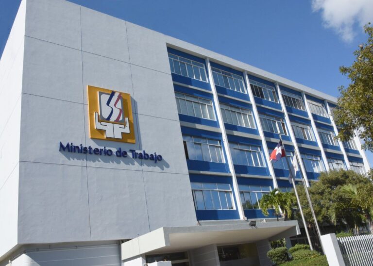 Ministerio de Trabajo reitera su total disposición para dar asistencia legal a empleados del Centro Médico Dominicano
