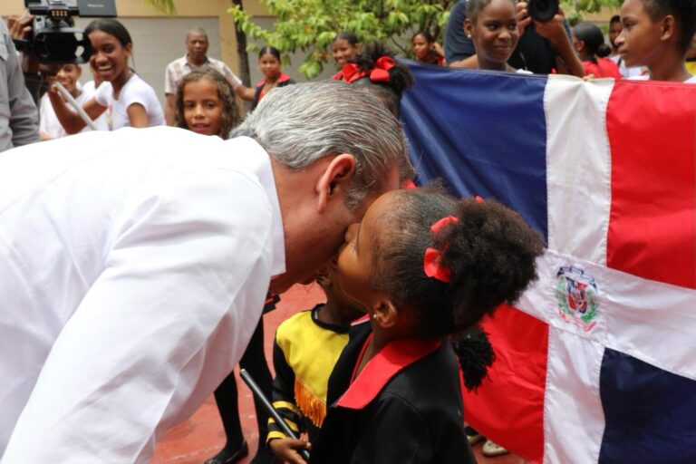 Gobierno presidente Abinader ejecuta obras en salud por unos RD218 millones en San Cristóbal