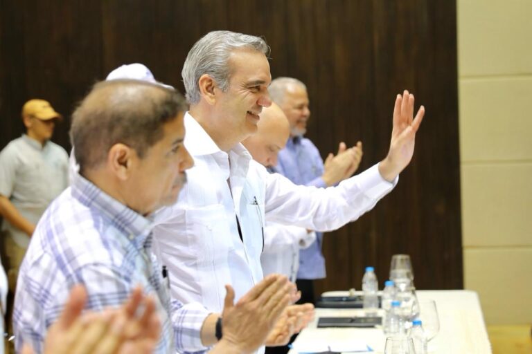 Presidente Abinader inicia diversificación agrícola de San Juan con la entrega 687 millones para diversos proyectos