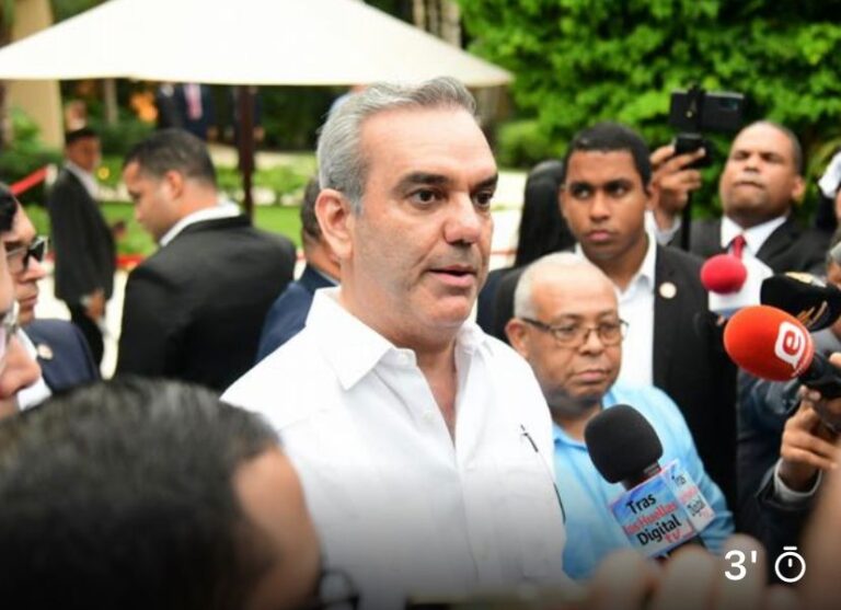 Presidente Luis Abinader visita Samaná para evaluar daños ocasionados por Fiona