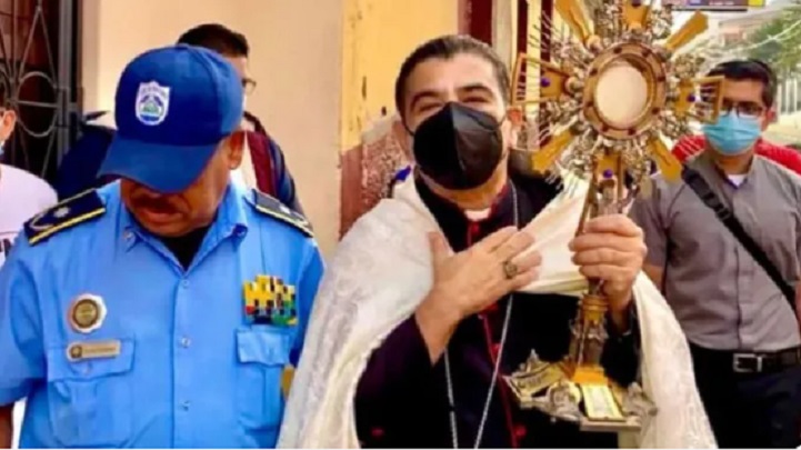 Obispo denuncia retención policial en Nicaragua y recibe advertencia oficial