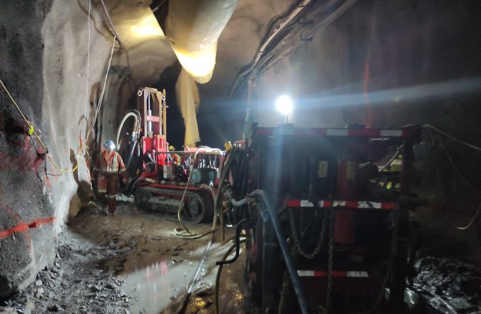 Presidente Luis Abinader informa que la tuneladora canadiense comenzó a trabajar anoche y se espera un rescate pronto de los mineros