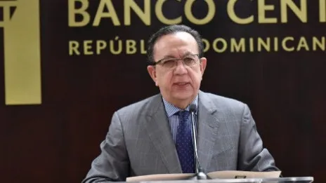 Héctor Valdez Albizu seguirá como gobernador del Banco Central