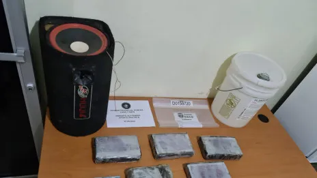DNCD ocupa 13 paquetes de cocaína en operativos simultáneos