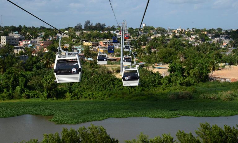 Se registra avería en Teleférico de Santo Domingo, usuarios varados sobre río Ozama