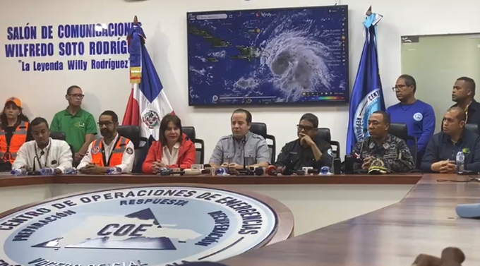 Presidente Abinader declarará el lunes no laborable por el huracán Fiona, según Paliza