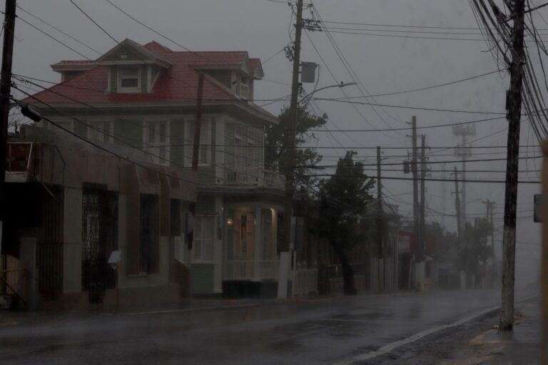 El huracán Fiona toca tierra en Puerto Rico; provoca inundaciones